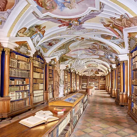 Отель Augustiner-chorherrenstift Reichersberg 3*